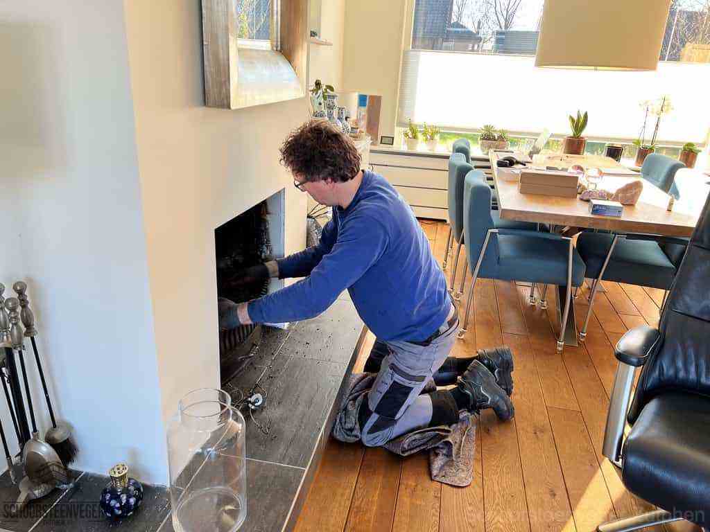 Schouwveger Zutphen kleed schoorsteenreiniger Schouwveger Zutphen kleed schoorsteenreiniger